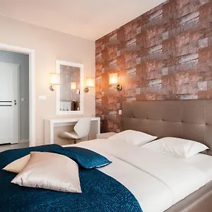Exclusive 4*, Wroclaw Poland
